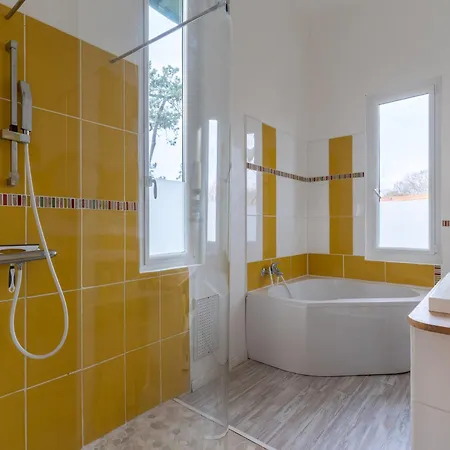 Holiday home Grande Maison Arcachonnaise Typique Avec Jardin Arbore, Pres De La Plage Et Des Pistes Cyclables - Fr-1-319-493