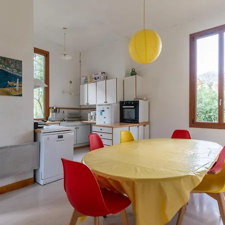 Holiday home Grande Maison Arcachonnaise Typique Avec Jardin Arbore, Pres De La Plage Et Des Pistes Cyclables - Fr-1-319-493 *